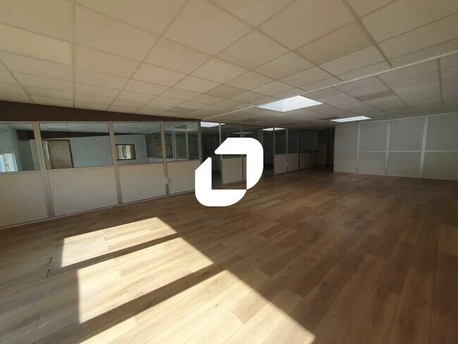 Plus de détails pour 68 Rue De La Croix De L'Orme, Morainvilliers - Bureau à louer