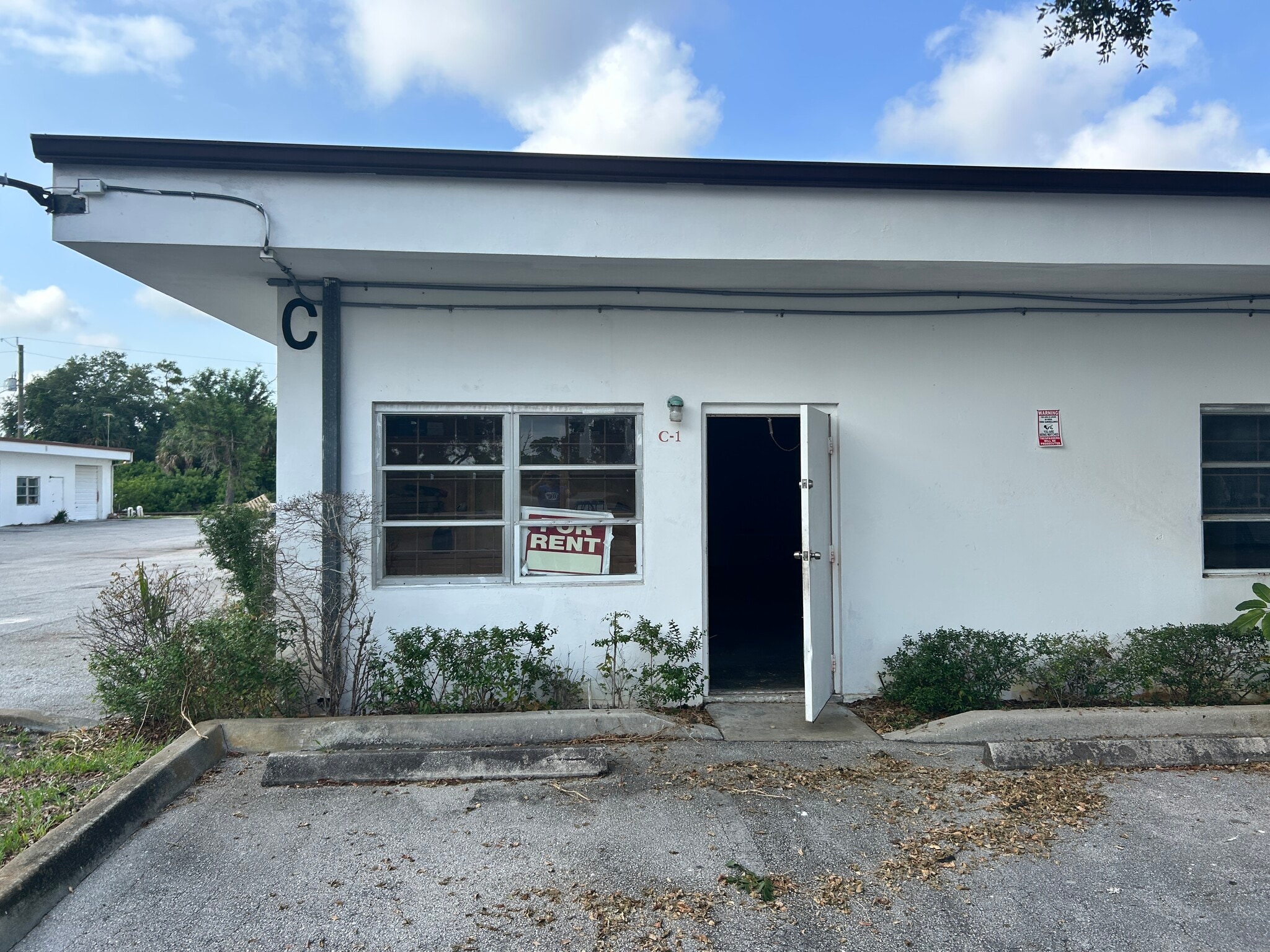 50 NE Dixie Hwy, Stuart, FL à louer Photo de l’immeuble– Image 1 sur 12