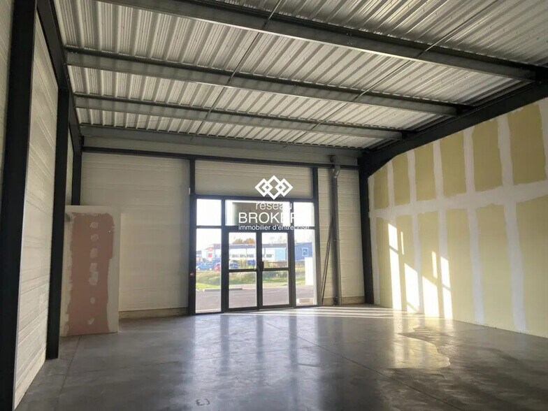 Local commercial dans Thiers à louer - Photo intérieure – Image 2 sur 14