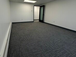 2215 Oak Industrial Dr NE, Grand Rapids, MI à louer Photo intérieure– Image 2 sur 5