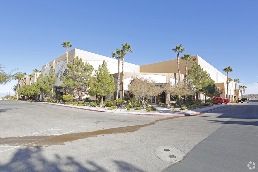 1420 Jet Stream Dr, Henderson, NV à louer - Photo principale – Image 1 sur 5