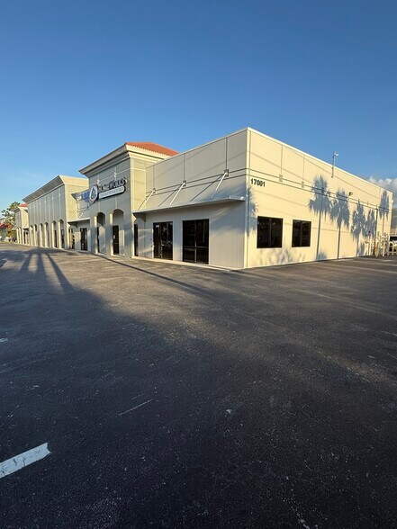 17030 Alico Commerce Ct, Fort Myers, FL à louer - Photo principale – Image 1 sur 7