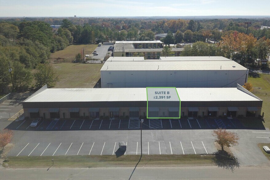 560 Chris Dr, West Columbia, SC à louer - Photo de l’immeuble – Image 1 sur 6