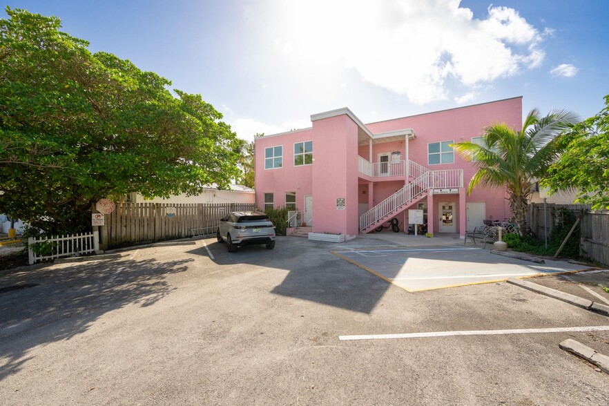 626 Josephine Parker Dr, Key West, FL à louer - Photo de l’immeuble – Image 2 sur 7