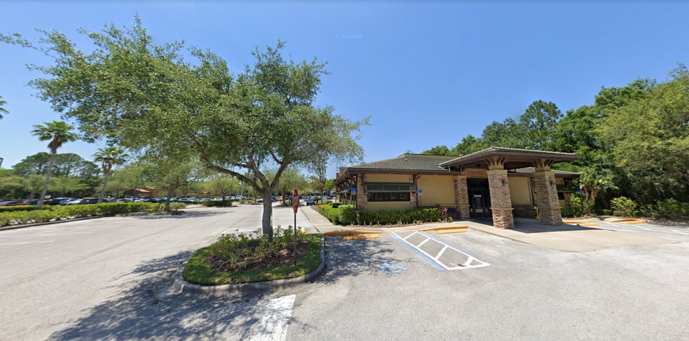 17050 Palm Pointe Dr, Tampa, FL à vendre - Photo de l’immeuble – Image 3 sur 4