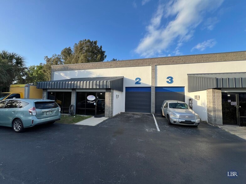 700 S John Rodes Blvd, Melbourne, FL à louer - Photo de l’immeuble – Image 2 sur 6