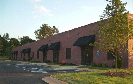6065 Parkway North Dr, Cumming, GA à louer - Photo de l’immeuble – Image 1 sur 8