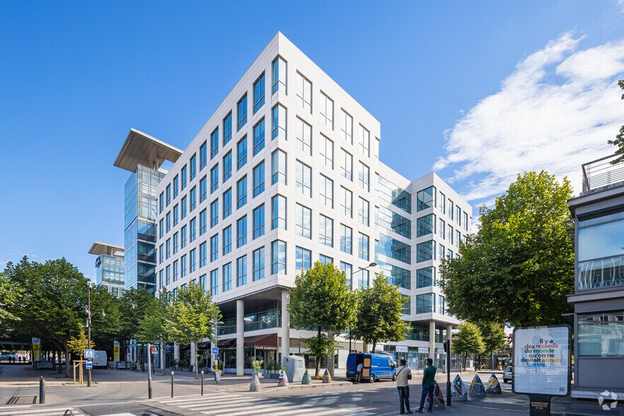 8 Avenue Du Stade De France, Saint-Denis à louer - Photo de l’immeuble – Image 2 sur 3