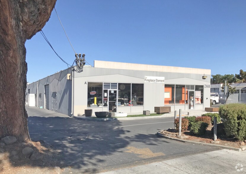 2444 Old Middlefield Way, Mountain View, CA à louer - Photo de l’immeuble – Image 2 sur 3