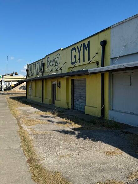 1402 19th, Corpus Christi, TX à vendre - Photo de l’immeuble – Image 3 sur 9