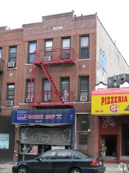 46-15 48th Ave, Woodside, NY à vendre - Photo principale – Image 1 sur 25