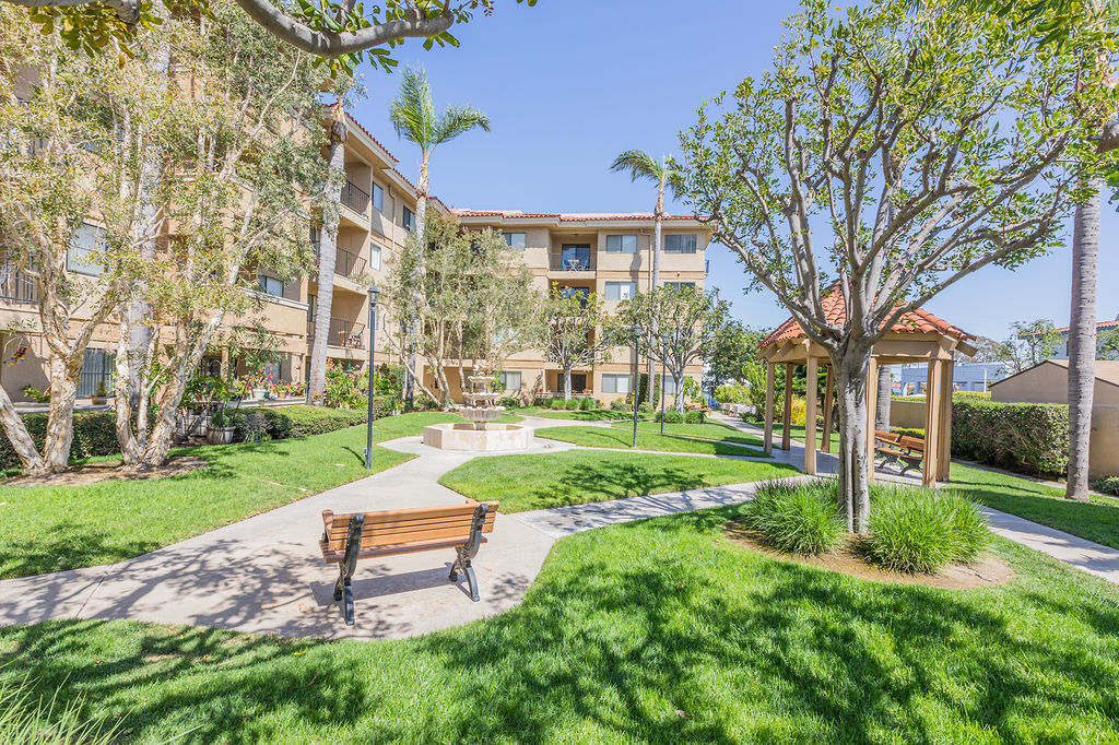 18700 Florida St, Huntington Beach, CA à vendre Photo principale– Image 1 sur 24