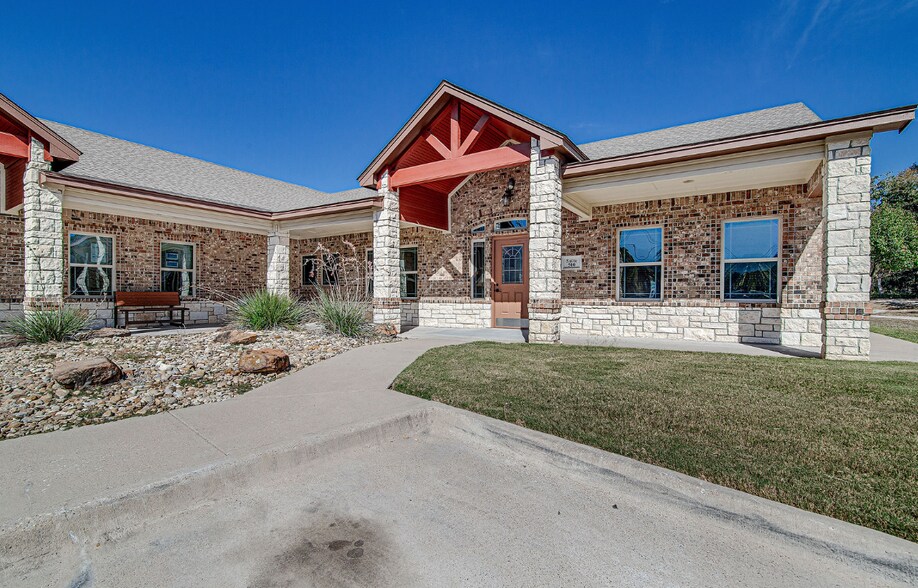 2107 Fort Worth Hwy, Weatherford, TX à louer - Photo de l’immeuble – Image 2 sur 12