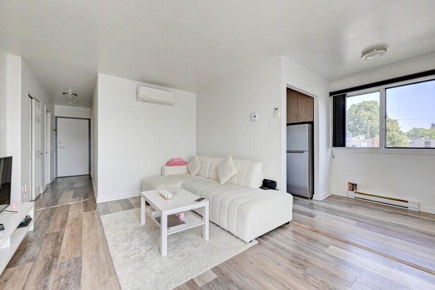 3860 Rue Martial, Montréal, QC à vendre - Photo intérieure – Image 3 sur 3