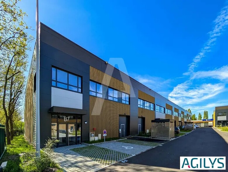 8 Rue Denis Papin, Trappes à louer - Photo de l’immeuble – Image 2 sur 15