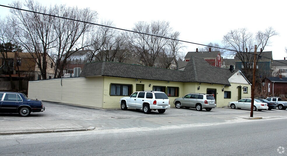 754 Front St, Woonsocket, RI à louer - Photo de l’immeuble – Image 3 sur 88