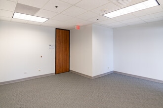 1020 Milwaukee Ave, Deerfield, IL à louer Photo de l’immeuble– Image 2 sur 5