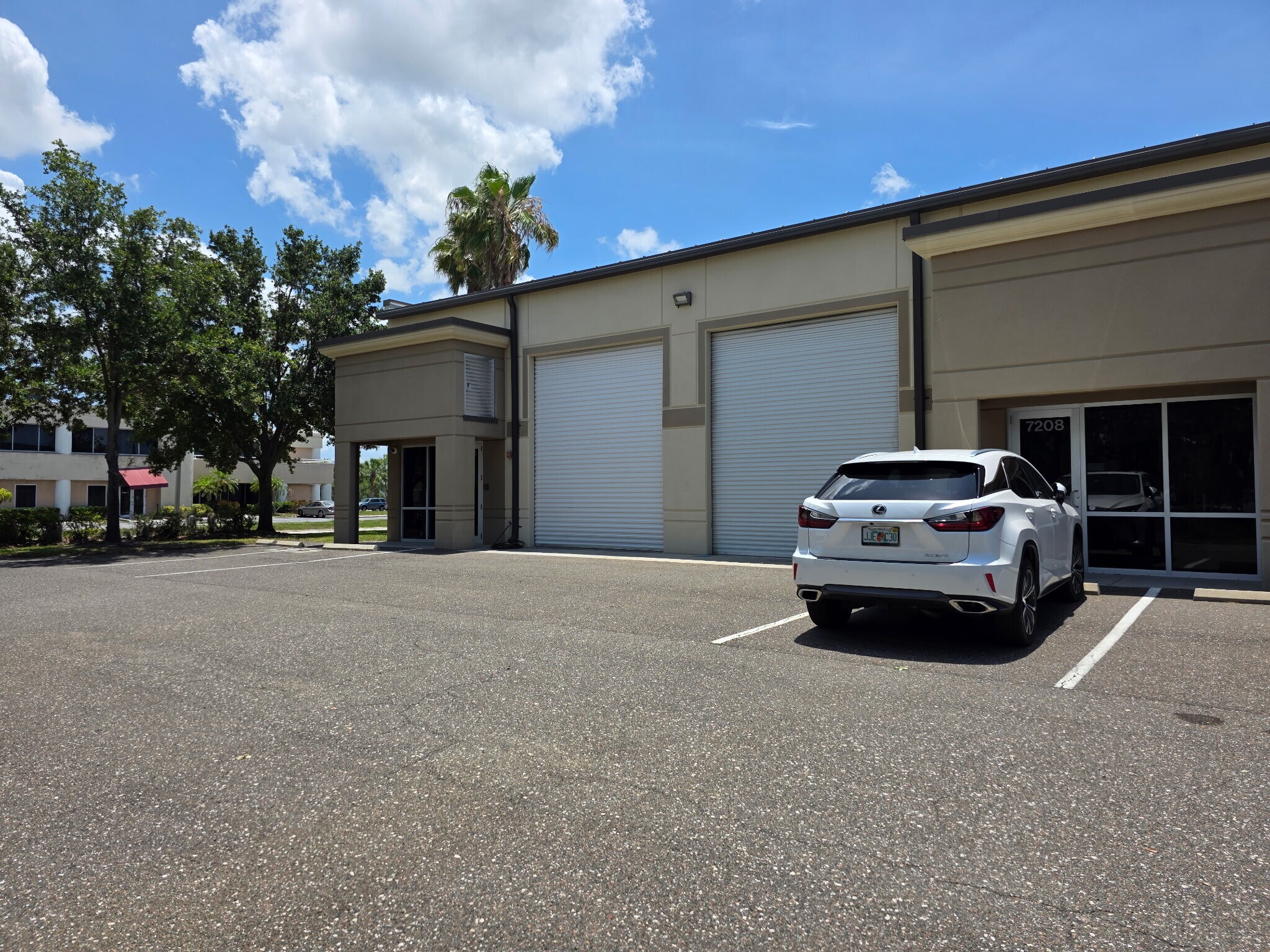 7208 114th Ave, Largo, FL à vendre Photo de l’immeuble– Image 1 sur 25