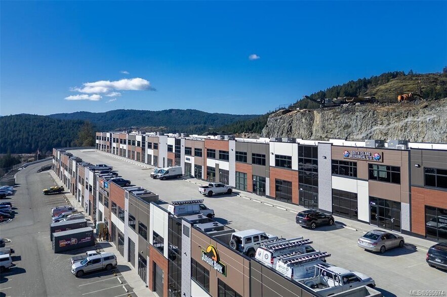 4342 W Shore Pky, Victoria, BC à vendre - Photo de l’immeuble – Image 2 sur 14