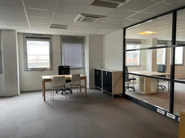 Bureau dans Saint-Maur-des-Fossés à vendre - Photo de l’immeuble – Image 2 sur 9