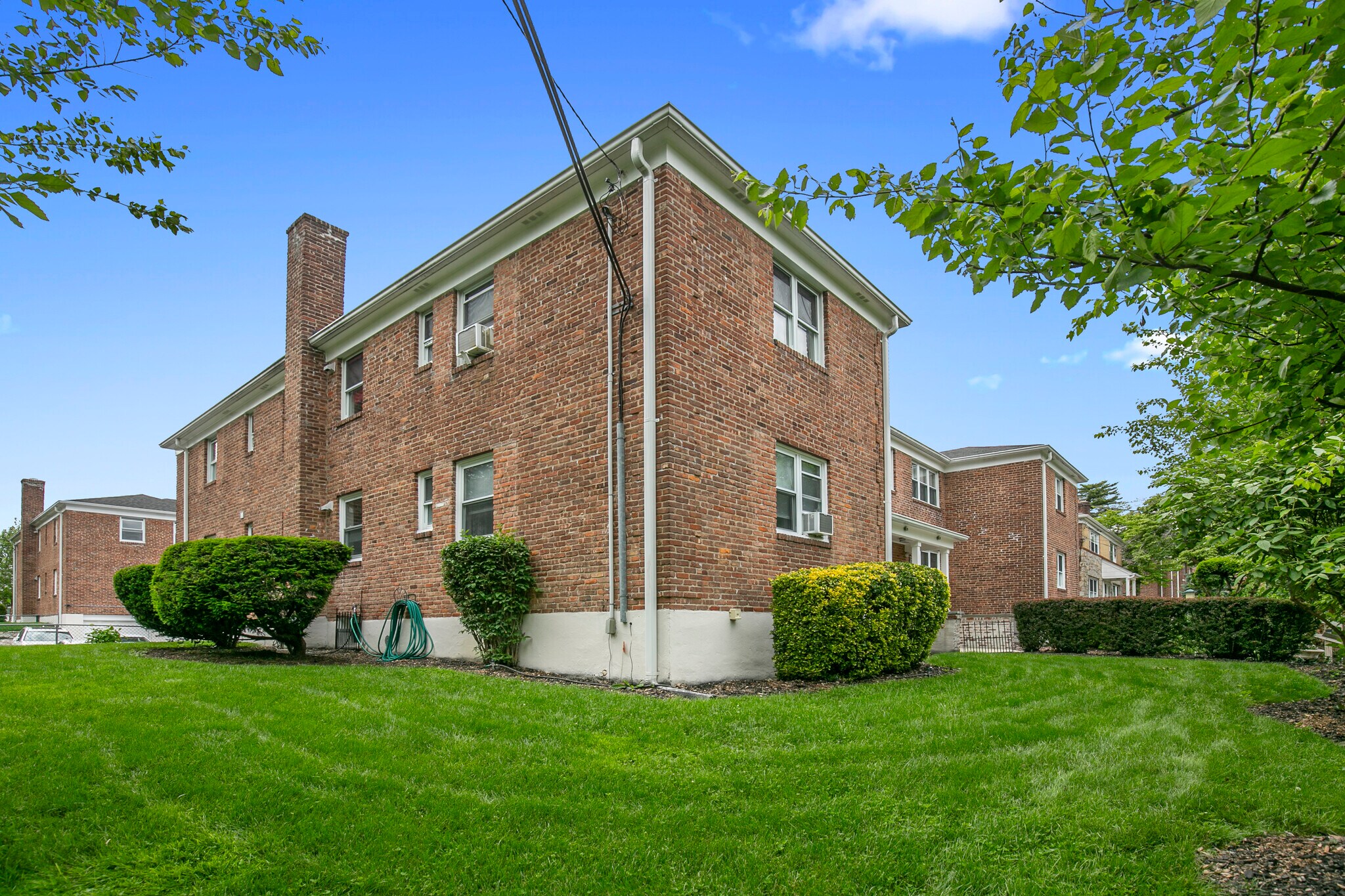 28 Linden St, Great Neck, NY à vendre Photo de l’immeuble– Image 1 sur 9