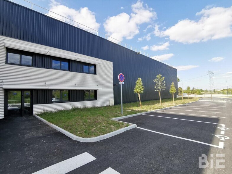 Industriel/Logistique dans Ambarès-et-Lagrave à louer - Photo de l’immeuble – Image 1 sur 11