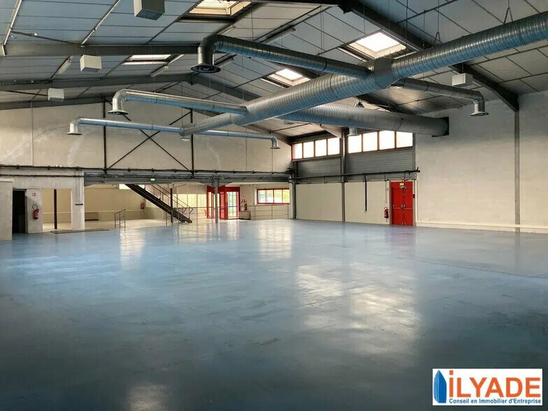 Industriel/Logistique dans BOUC-BEL-AIR à louer - Photo de l’immeuble – Image 1 sur 7