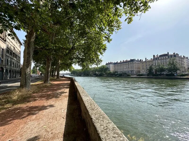 Local commercial dans Lyon à louer Photo de l’immeuble– Image 1 sur 3