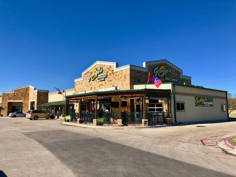 1201 Hewitt Dr, Waco, TX à louer - Photo de l’immeuble – Image 2 sur 6