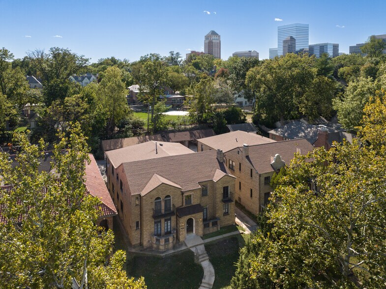 7358 Pershing Ave, University City, MO à vendre - Photo de l’immeuble – Image 2 sur 35