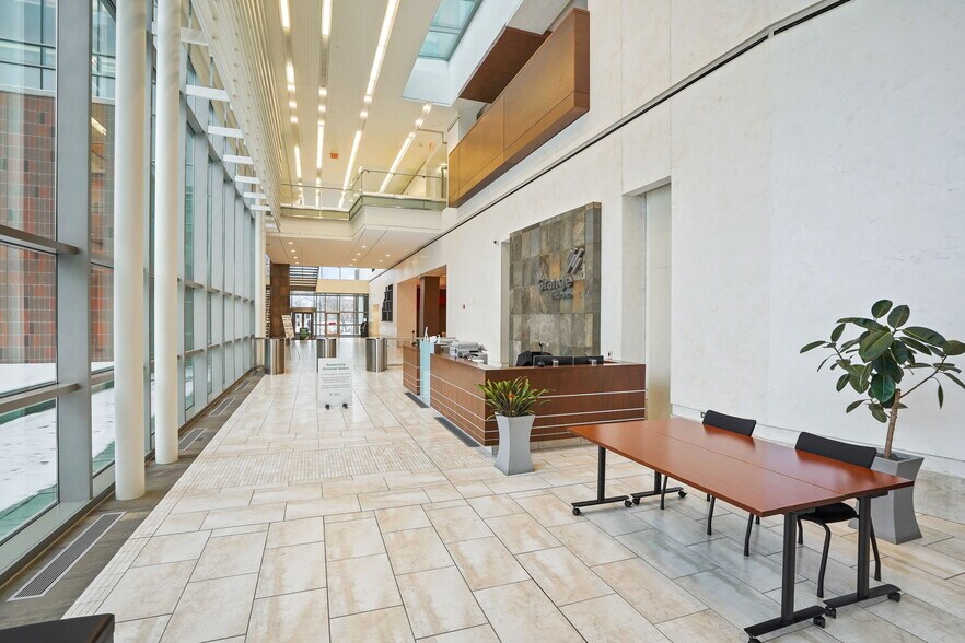 671 S High St, Columbus, OH à louer - Hall d’entrée – Image 3 sur 9