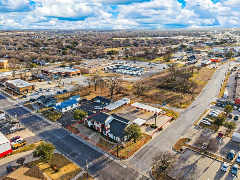 145 NW Ellison St, Burleson, TX à vendre - Photo de l’immeuble – Image 2 sur 23