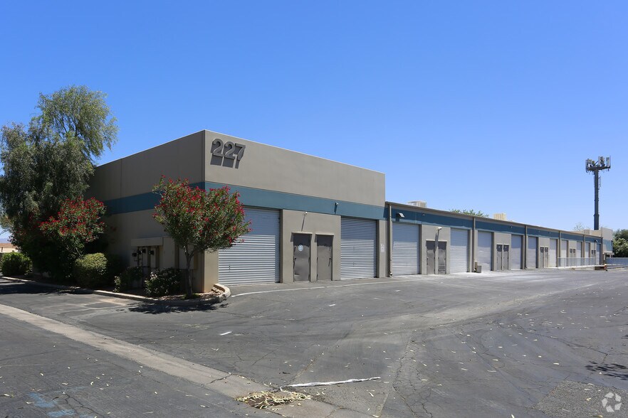 227 E Valencia Rd, Tucson, AZ à louer - Photo de l’immeuble – Image 2 sur 2