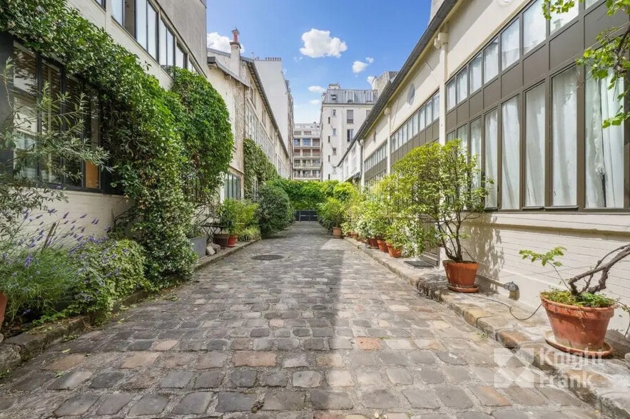 6-8 Rue Basfroi, Paris à louer - Photo de l’immeuble – Image 1 sur 9