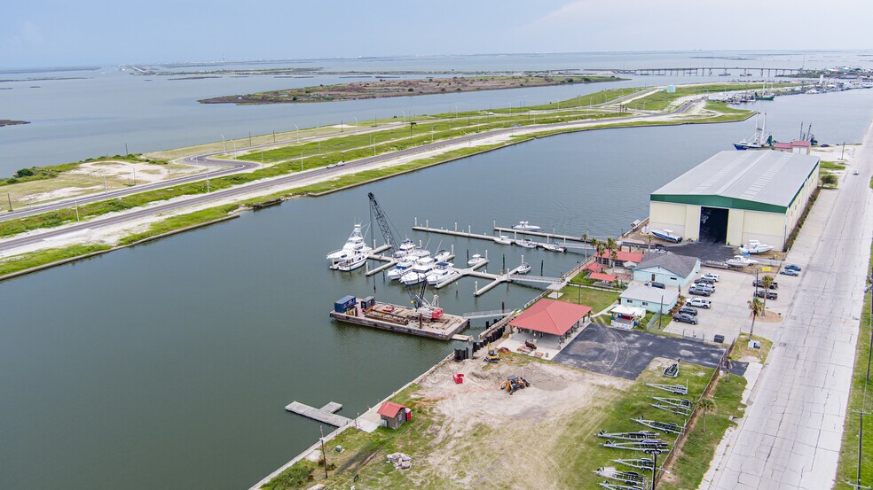 322 Huff St, Aransas Pass, TX à vendre - Photo de l’immeuble – Image 1 sur 10