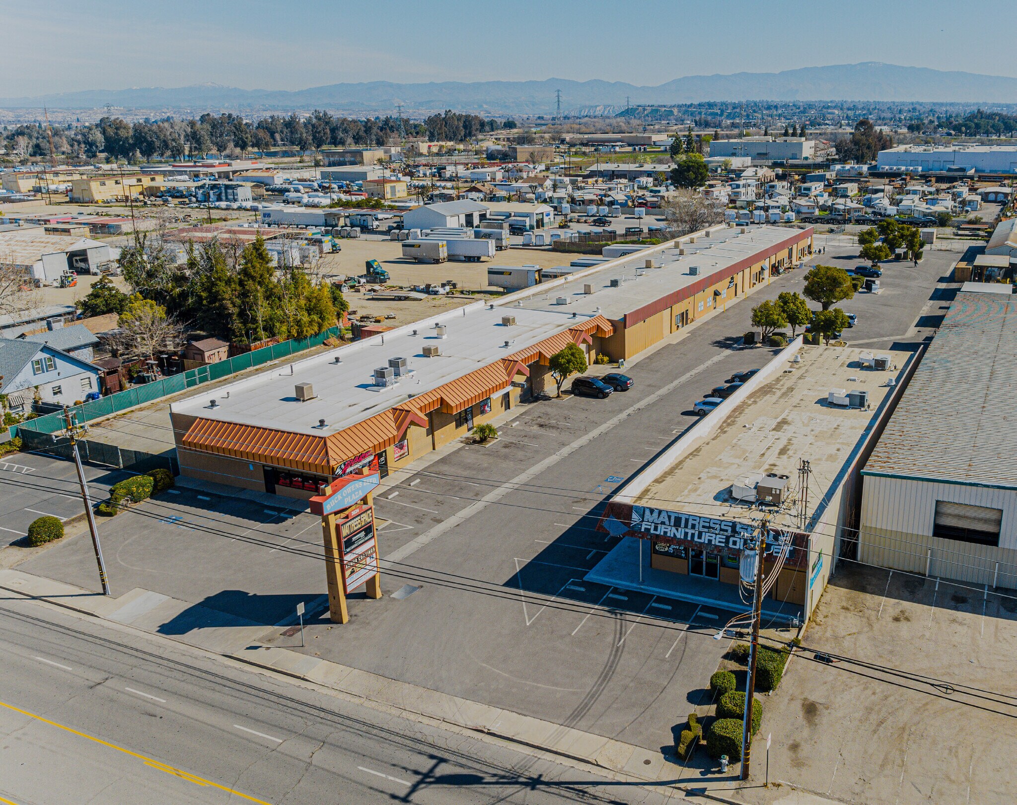 3624 Buck Owens Blvd, Bakersfield, CA à louer Photo principale– Image 1 sur 11