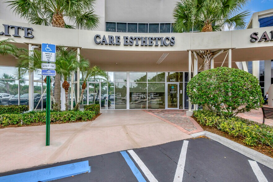 2151 S Alternate A1A Hwy, Jupiter, FL à vendre - Photo de l’immeuble – Image 2 sur 19