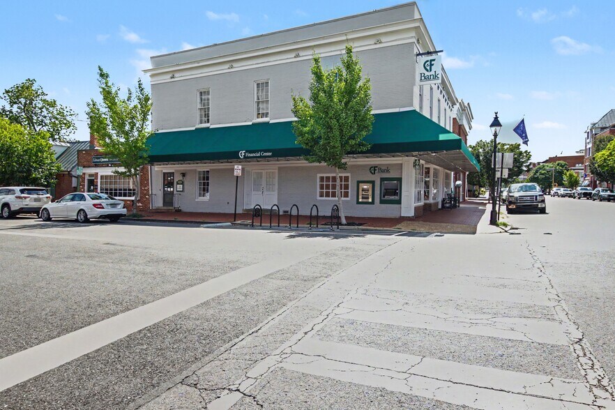 910 Charles St, Fredericksburg, VA à louer - Photo de l’immeuble – Image 2 sur 2