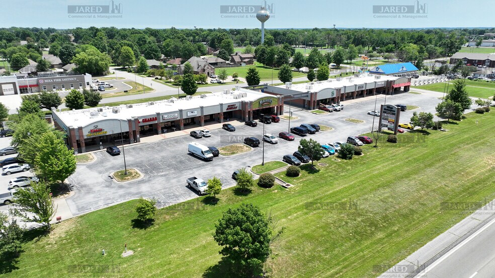701-703 N McCroskey St, Nixa, MO à louer - Photo de l’immeuble – Image 1 sur 8