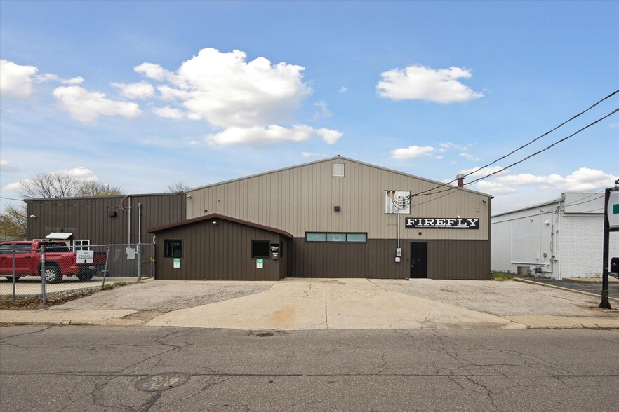 919 Michigan St, Niles, MI à vendre - Photo principale – Image 2 sur 45