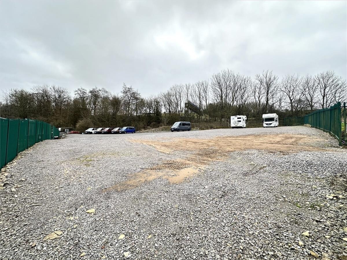 B4465, Chipping Sodbury à louer Photo principale– Image 1 sur 5