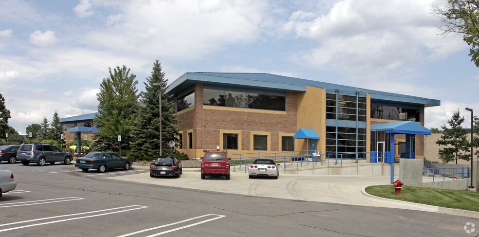 3100 Cross Creek Pky, Auburn Hills, MI à louer - Photo de l’immeuble – Image 2 sur 4