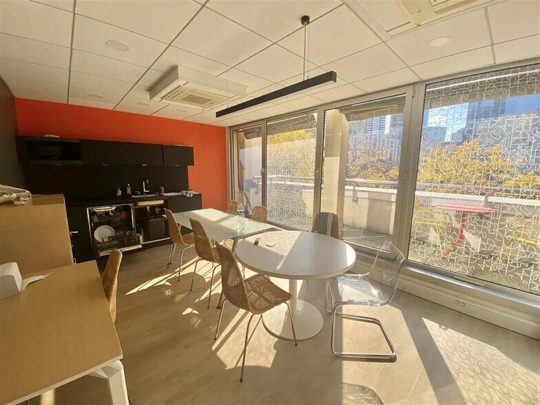 Bureau dans Courbevoie à louer - Photo de l’immeuble – Image 3 sur 9