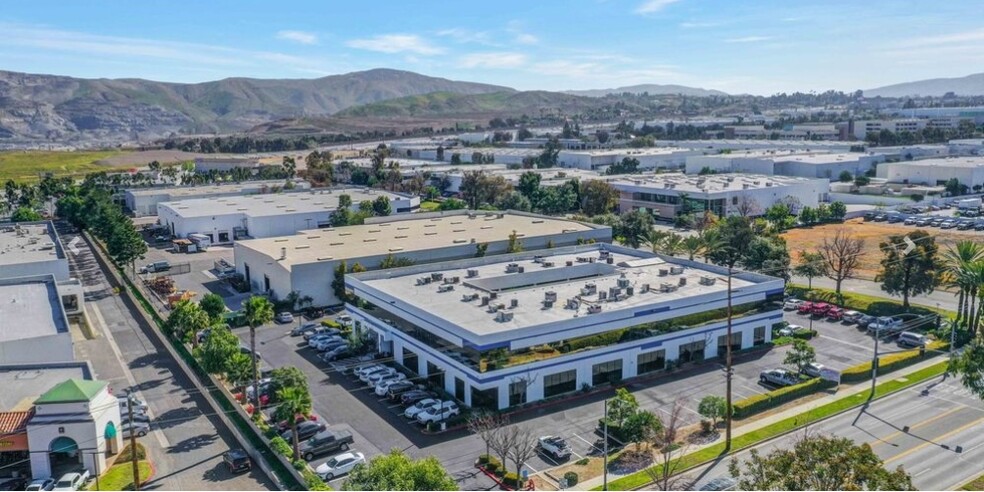 1101 California Ave, Corona, CA à louer - Aérien – Image 2 sur 15