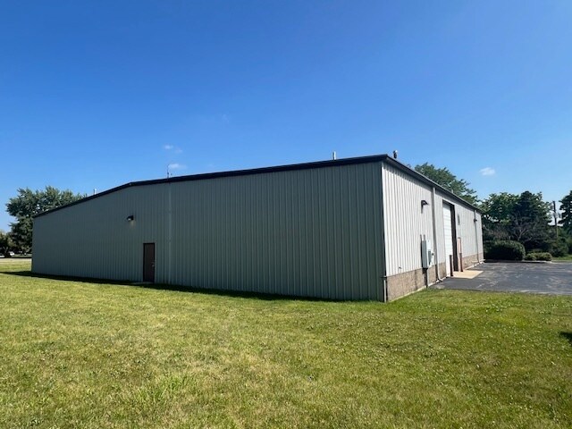 1220 Claussen Dr, Woodstock, IL à vendre - Photo de l’immeuble – Image 3 sur 29