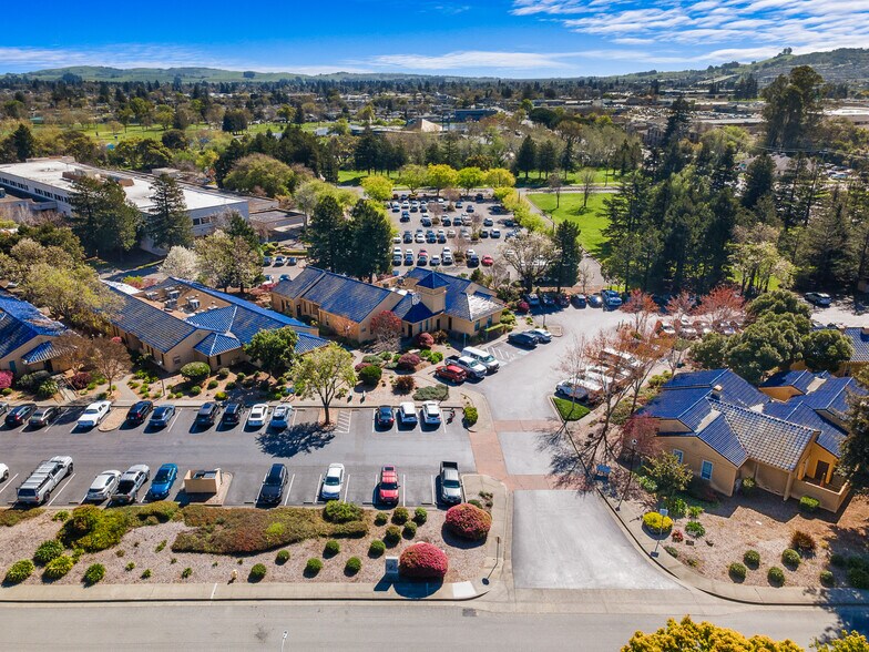 1436 Professional Dr, Petaluma, CA à vendre - Photo de l’immeuble – Image 2 sur 30