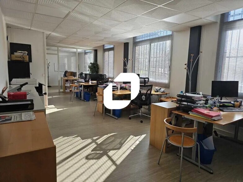 Bureau dans Paris à louer - Photo de l’immeuble – Image 2 sur 23