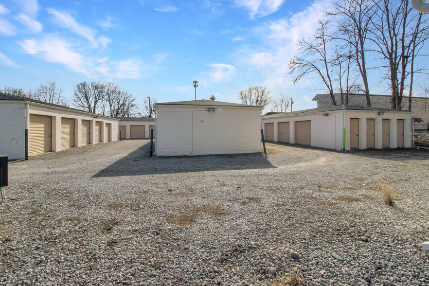 257 E High St, Mooresville, IN à vendre - Photo de l’immeuble – Image 3 sur 7