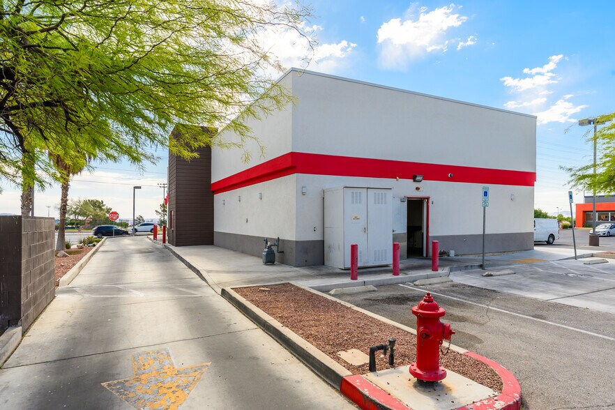 3477 S Durango Dr, Las Vegas, NV à louer - Photo de l’immeuble – Image 3 sur 10