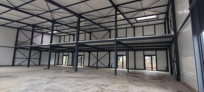 Plus de détails pour Local d’activités à vendre